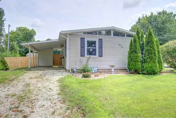 1804 Larch Pl photo 1