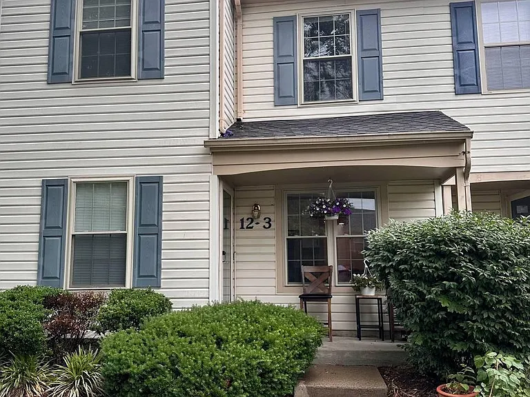 12 Stuart Dr #3 — Photo 1