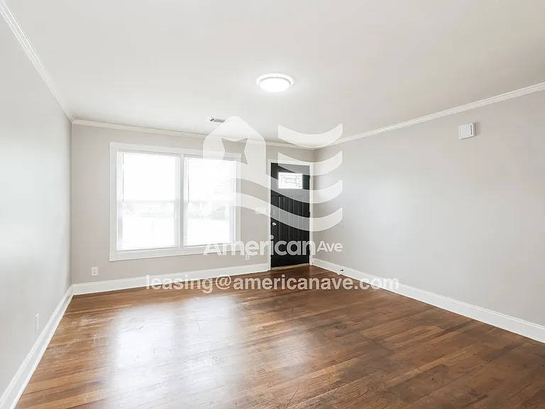 282411_003_living_room_4.jpg