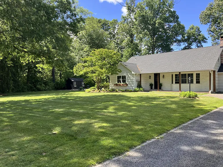 22 Wynnewood Dr — Photo 4