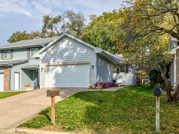 8203 Alpine Dr, Urbandale, IA 50322