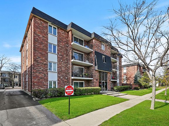 3rd image of 11012 Kilpatrick Ave APT 1NE