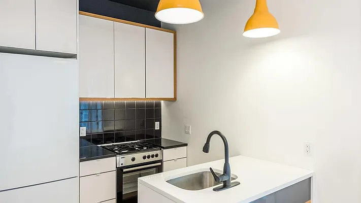 Rented by Metro Prop NY Corp | media 7