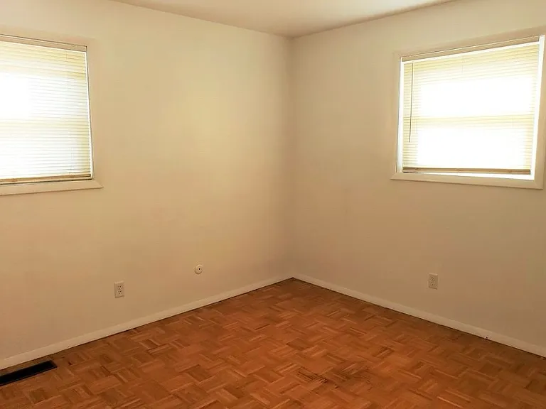 820 S Curry Pike — Photo 13