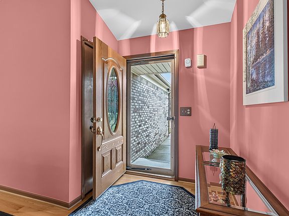 3rd image of 34555 Dover Ave