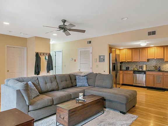 3rd image of 75 Jefferson St APT 5