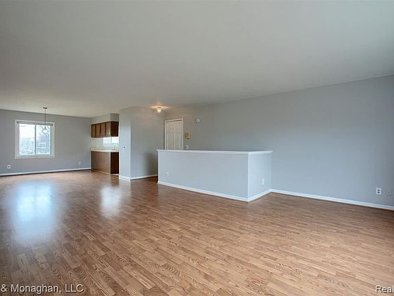 5th image of 704 Claire Pointe Cir