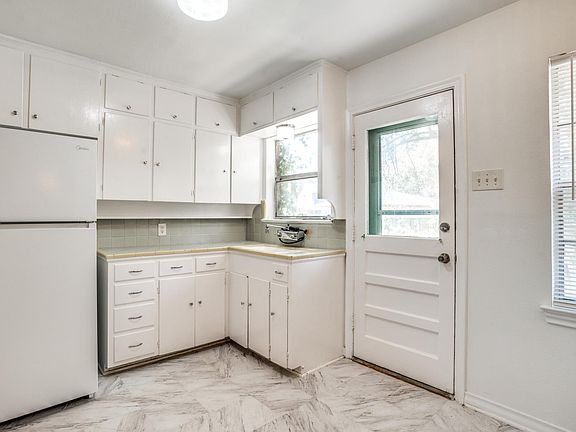 4th image of 1828 Mariposa Dr