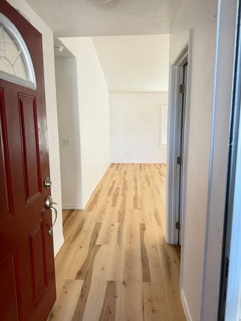 Spacious 4-Bedroom Single-Story Home — Photo 4