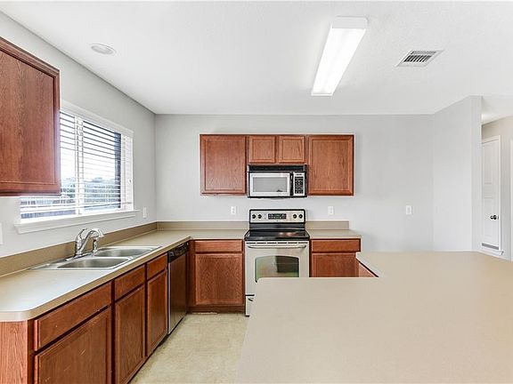 3rd image of 801 Dove Meadows Dr