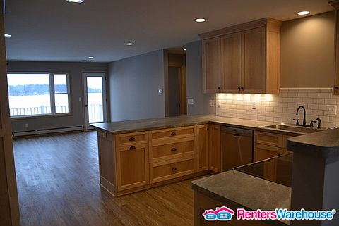 5th image of 32 E Lake St APT 1
