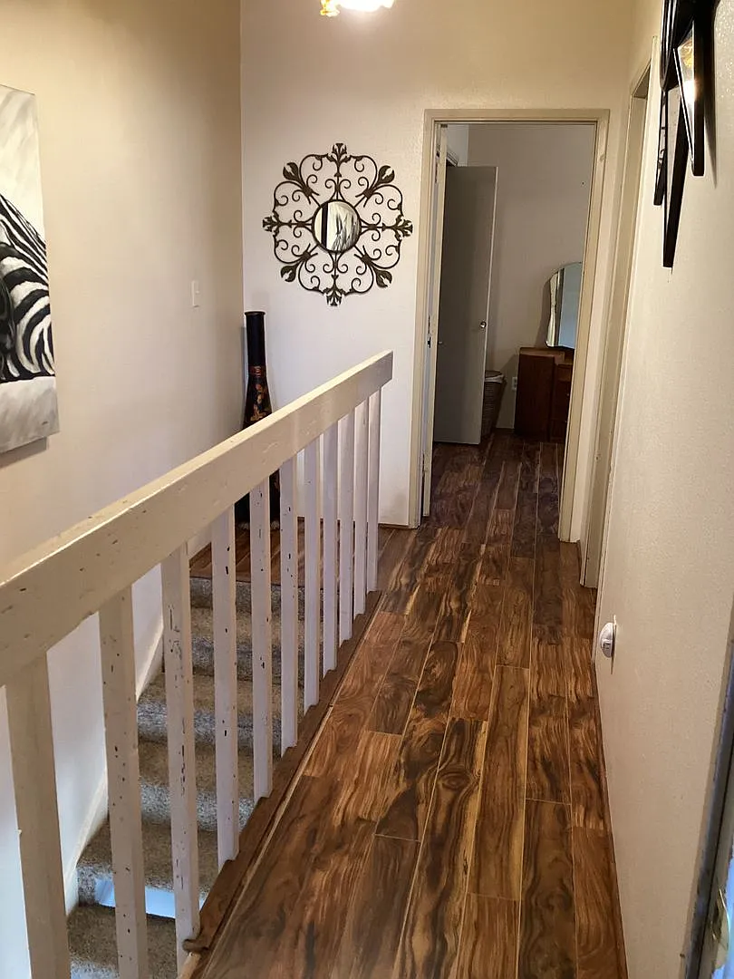 2 bed 1.5 bath - Furnished Home with Attached Garage — Photo 4
