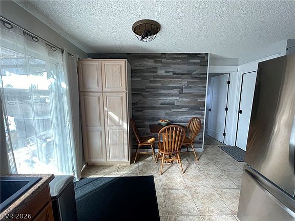 5th image of 321 W Rochell Dr