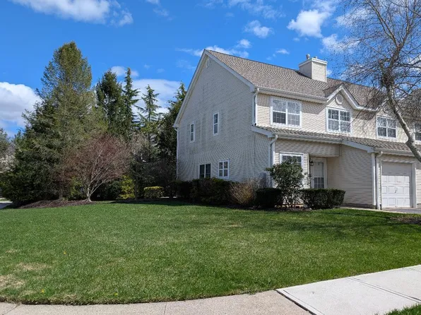 115 Barrett Circle, Melville, NY 11747