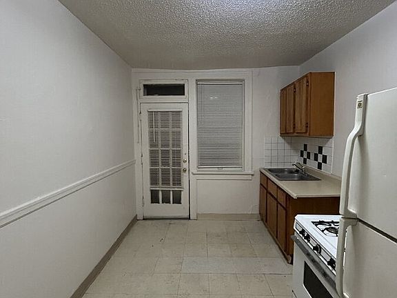 4th image of 2754 Meramec St APT 1W