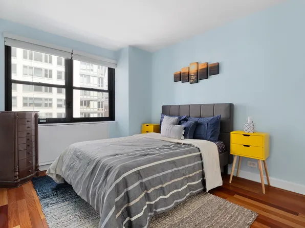 200 East 24th Street image 5 of 6