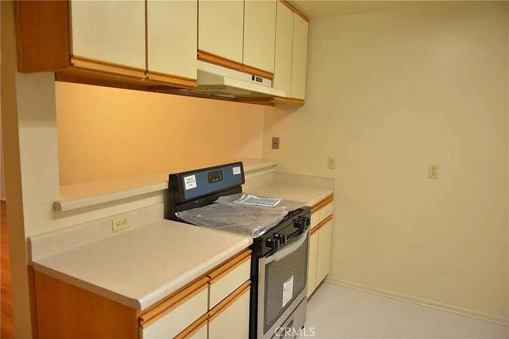 Building Photo - 410 Milford St #204