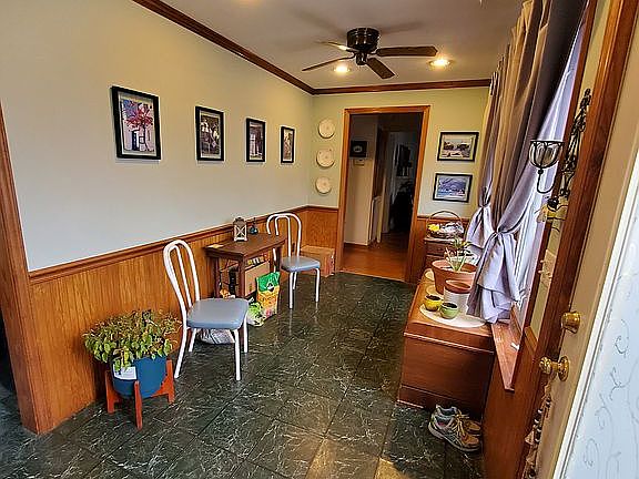 Kitchen door into sunroon