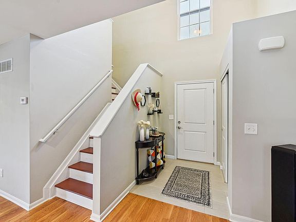 3rd image of 2957 Holly Hill Dr