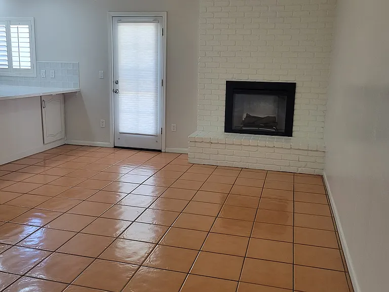 1642 E Carmen St — Photo 24