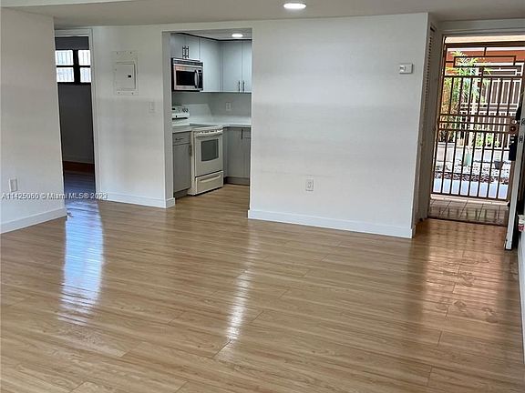 5th image of 5 Olive Dr APT 10