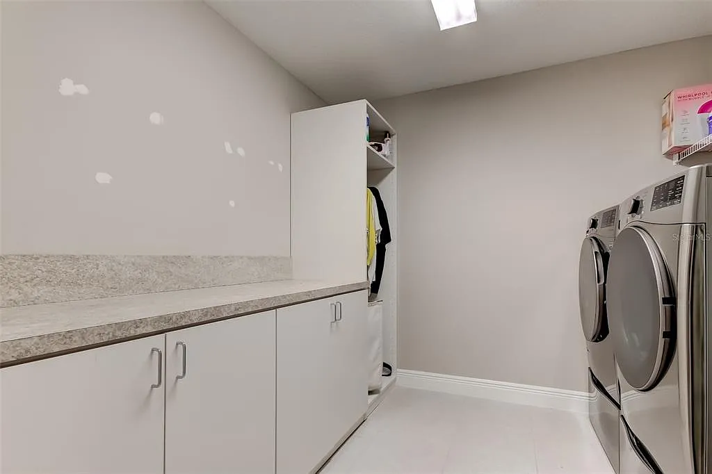 5 bed, 4.0 bath, 3601 sqft, $4,200 — Photo 4