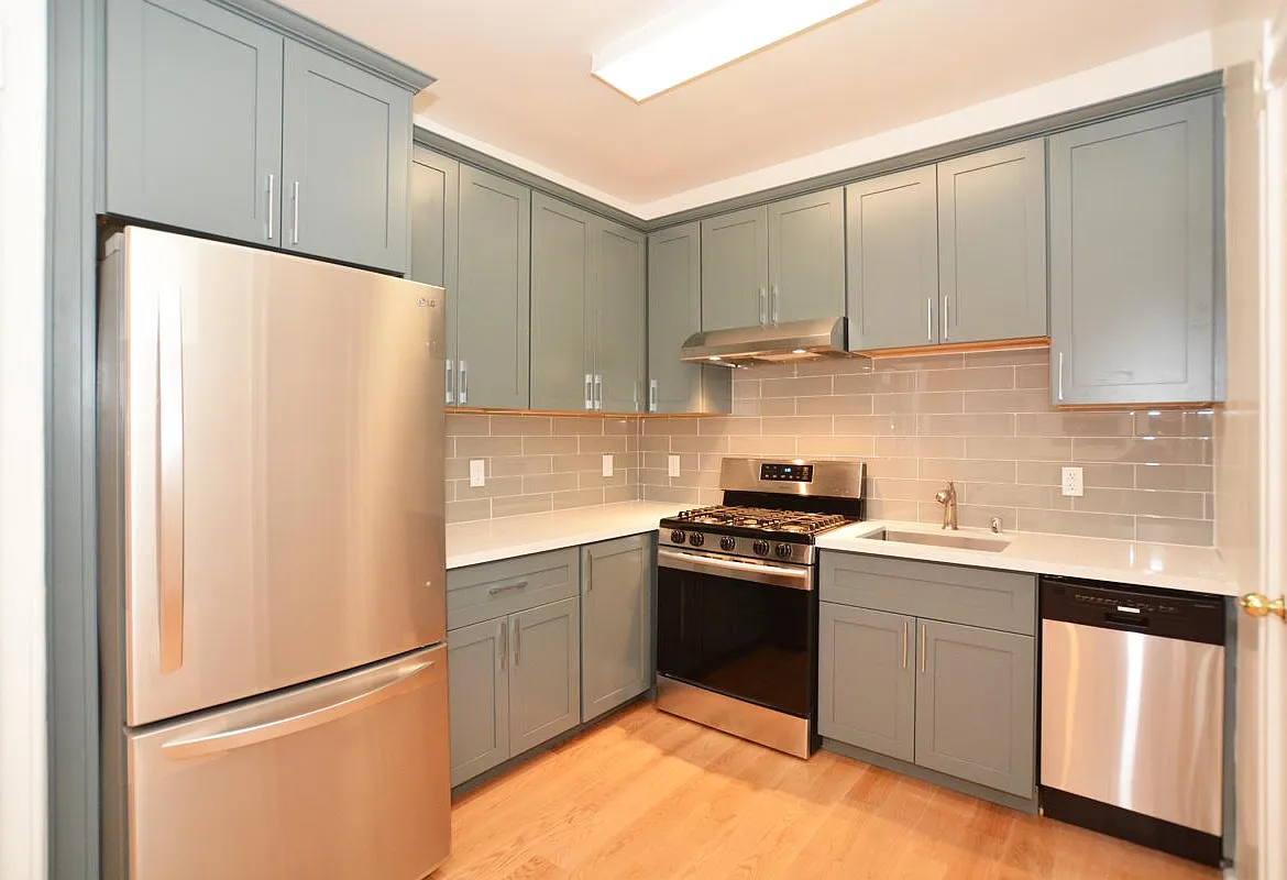 2 bed, 690 sqft, $4,300 — Photo 1
