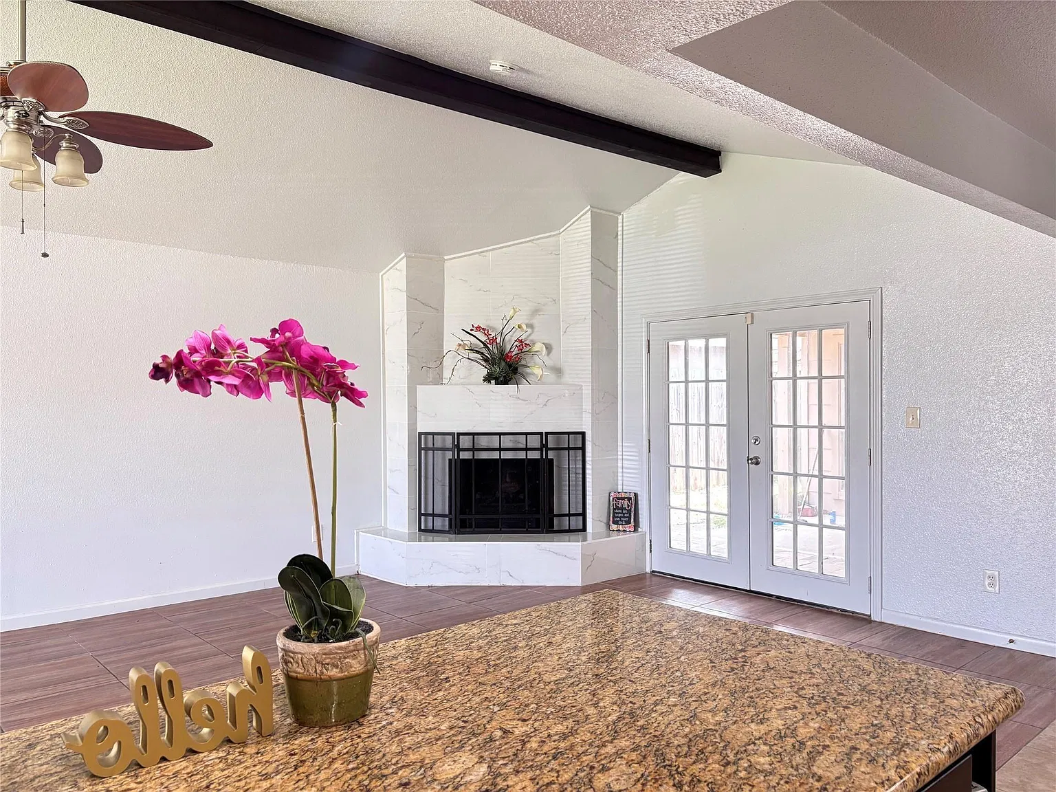 3 bed, 2.0 bath, 1729 sqft, $1,850 — Photo 1