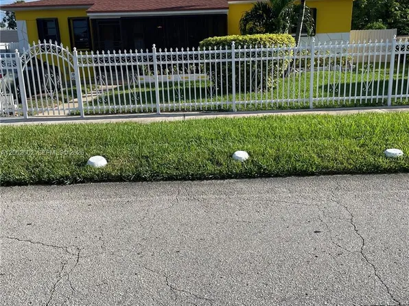 3265 NW 80th Ter, Miami, FL 33147