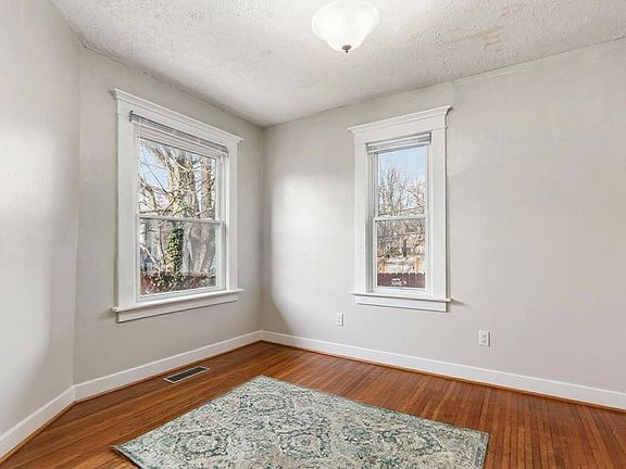 4th image of 204 Chittenden Ave