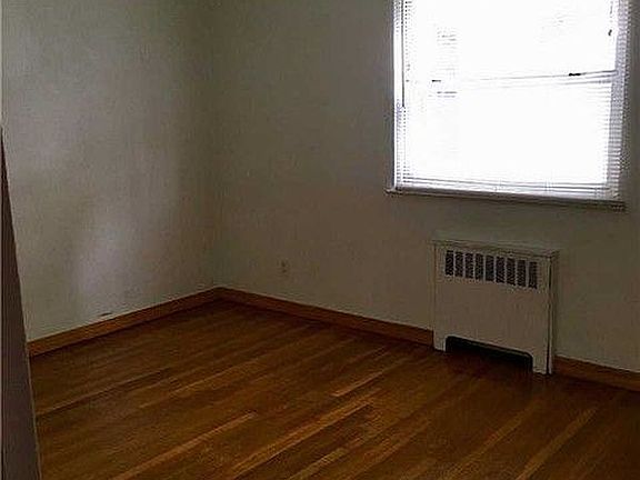 3rd image of 84 Langdale St Unit 1