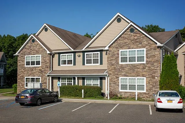 Fairfield Knolls At Sayville - Senior Living — Photo 3
