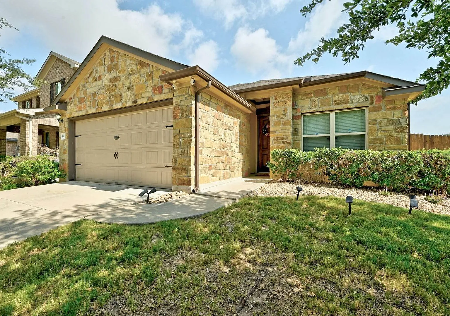 Charming 3/2 in Garlic Creek | Corner Lot | Move-In Ready — Photo 2