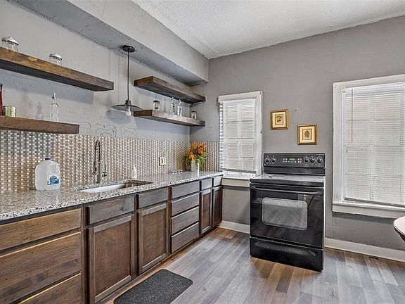 2nd image of 3001 Chippewa Trl