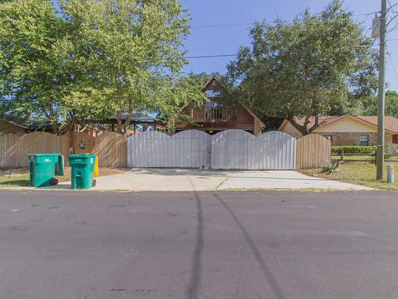 3rd image of 220 Evergreen Dr
