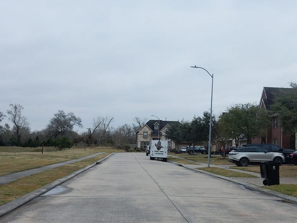 2nd image of 1113 Hickory Ter