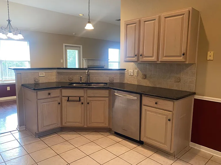 921 Westway Dr — Photo 6