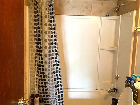 5th image of 2716 Tally Ho Ave #2716