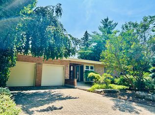 100 Larkfield Dr, Toronto, ON M3B 2H7