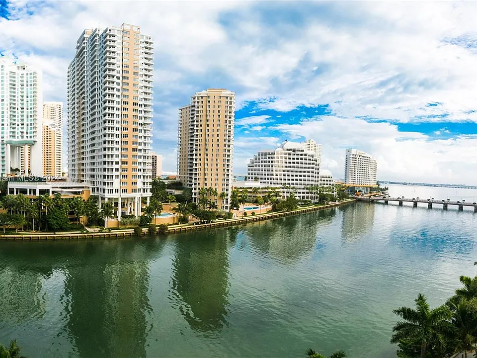 495 Brickell Ave #802