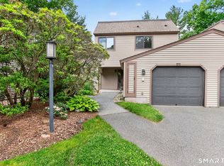 12 Sycamore Ln UNIT 12, Avon, CT 06001