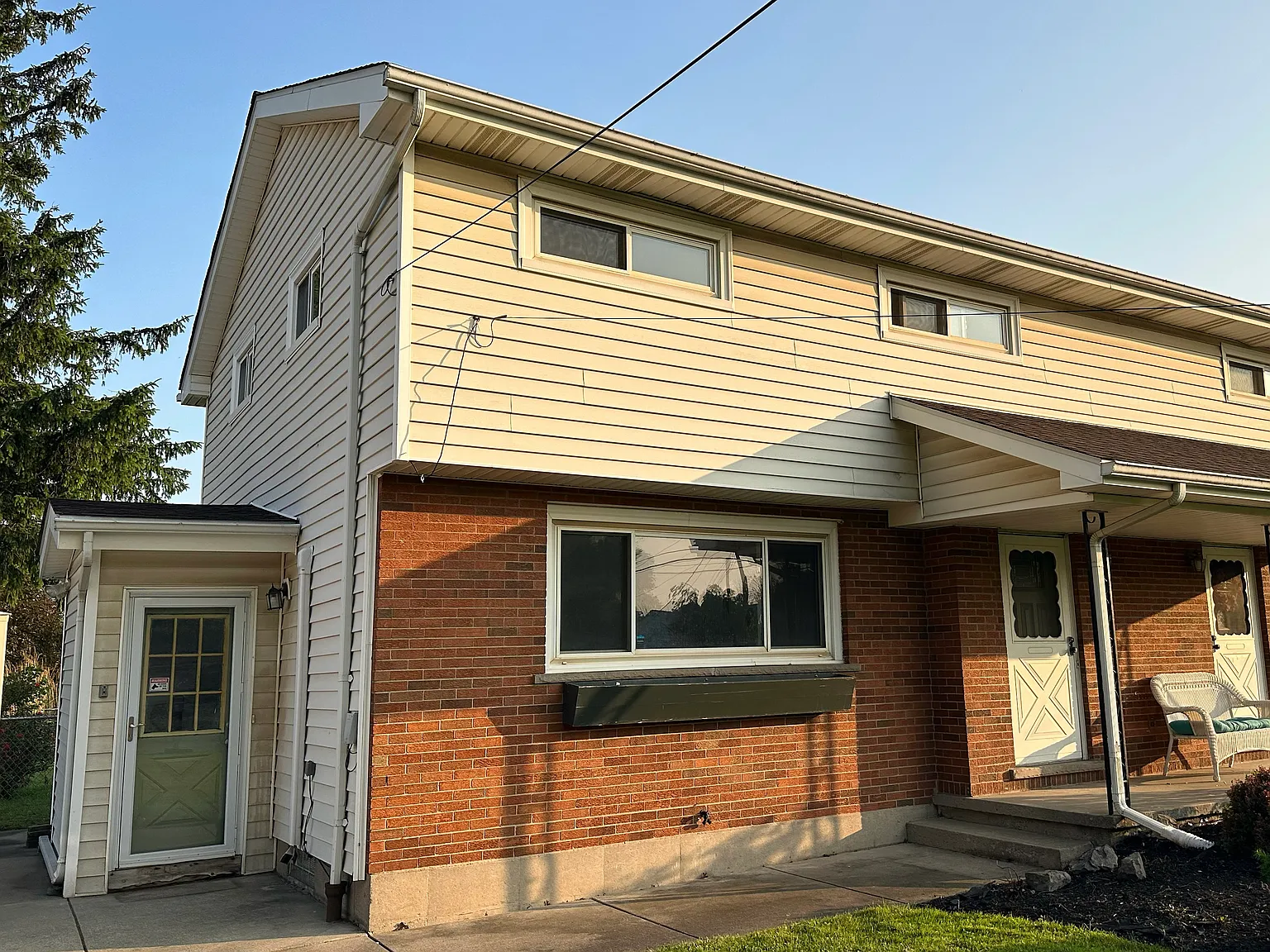 3 bed, 1.5 bath, 1300 sqft, $1,800 — Photo 1
