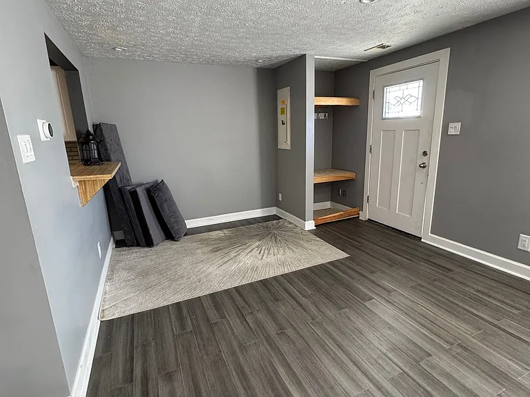 2711 Greenwood Dr — Photo 9