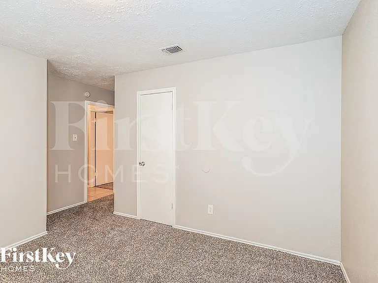 2606 Olster Dr — Photo 13