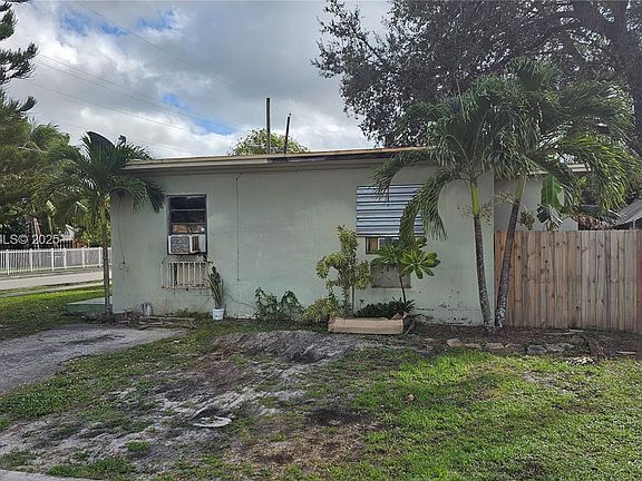 5th image of 17090 NE 3rd Ct