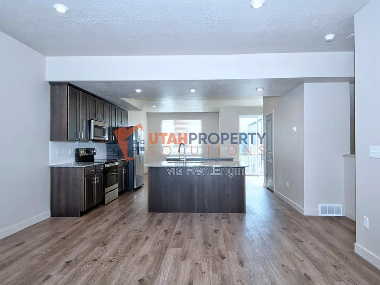 1025 W 400 S — Photo 8