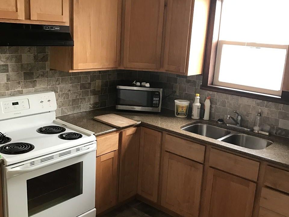 1st image of 560 Como Ave Unit 2