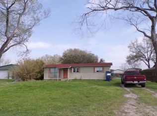 14 Selkirk Rd, Bay City, TX 77414