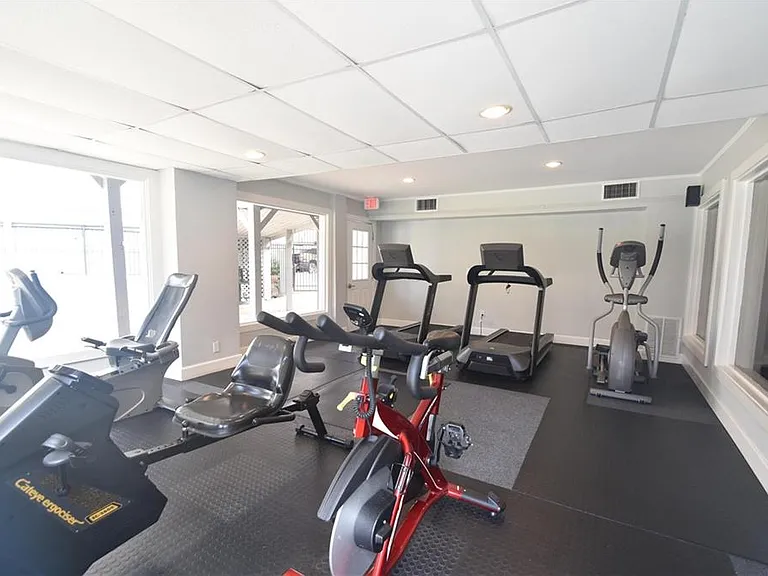 310 Granville Ct NE #1 — Photo 23