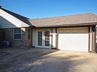 1902 N Oakwood Rd, Enid, OK 73703